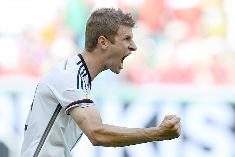 Thomas Mueller celebra el primer gol del partido.