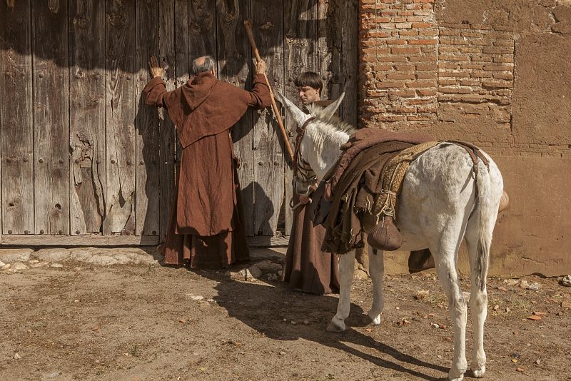 A Cisneros no le sirve ni siquiera el título de Provincial de la orden Franciscana que le ha otorgado la reina...