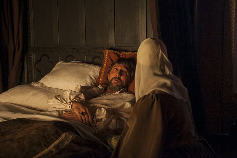 El Cardenal Mendoza, uno de los principales asesores de IsaEl Cardenal Mendoza, uno de los principales asesores de Isabel muere intentado ser un hombre justo. La reina no lo duda y acude a despedirse de él