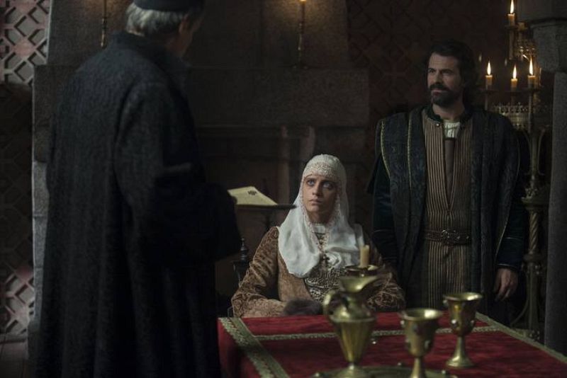 Otra de los asuntos que preocupa a la reina es el paradero de Cristóbal Colón. No se tienen noticias del Almirante, que según las últimas informaciones que han llegado desde las Indias partió hace semanas hacia una expedición de la que todavía no ha 