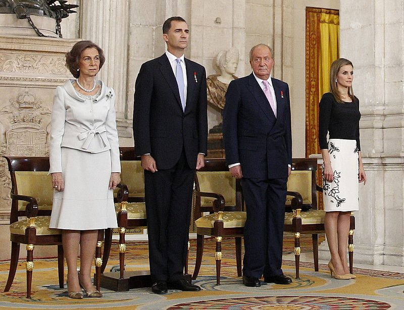 El rey Juan Carlos, junto a la reina Sofía y los Príncipes de Asturias