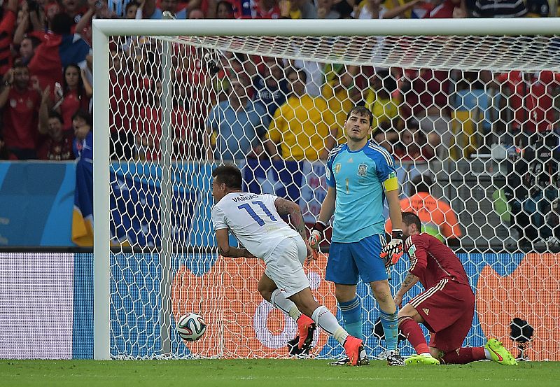 Momento en el que Vargas bate a Casillas, en el minuto 19 de juego.