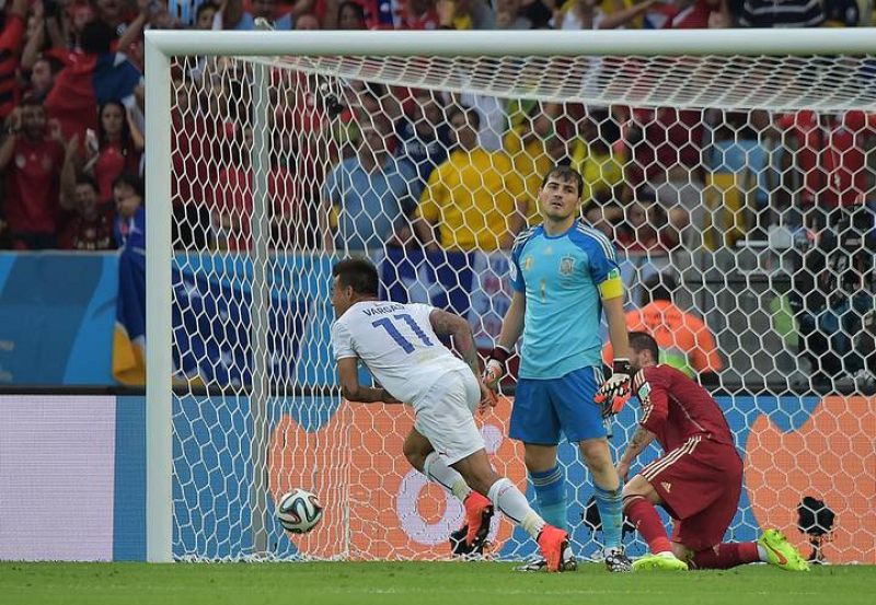Momento en el que Vargas bate a Casillas, en el minuto 19 de juego.