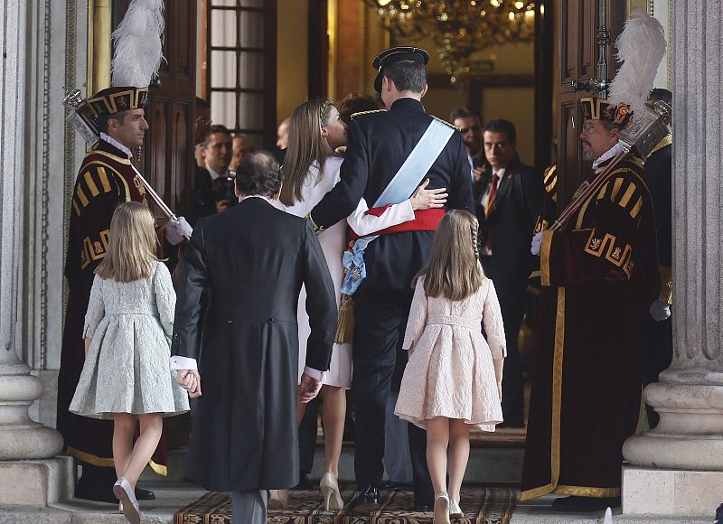 La familia entra al Congreso para la ceremonia de toma de posesión del nuevo Rey