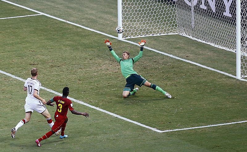 El ghanés Asamoah Gyan batía a Neuer y conseguía poner por delante a su equipo.