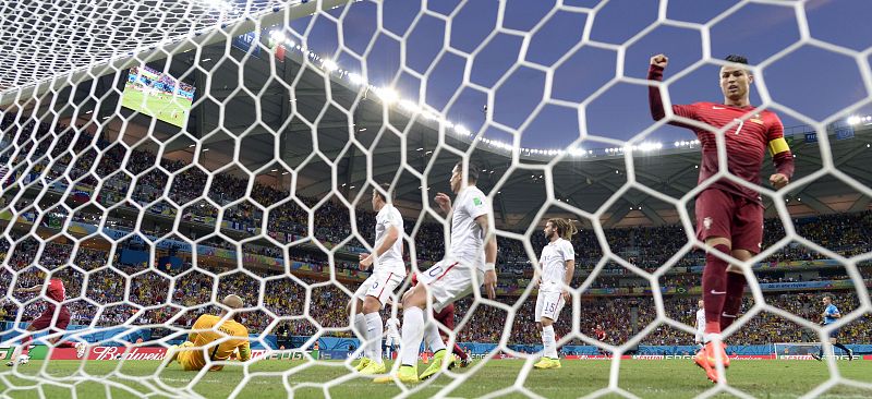 Cristiano Ronaldo celebra el gol de Nani ante Estados Unidos.