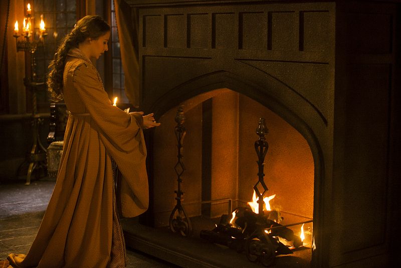 Y es que la hija de los Reyes Católicos no puede sentirse más sola y abandonada...¿Con quién la han casado sus padres?