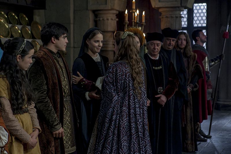 Ella sabe que con este matrimonio se alejará para siempre de Castilla y de Aragón. Es una moneda de cambio que garantiza el bien de los dos reinos