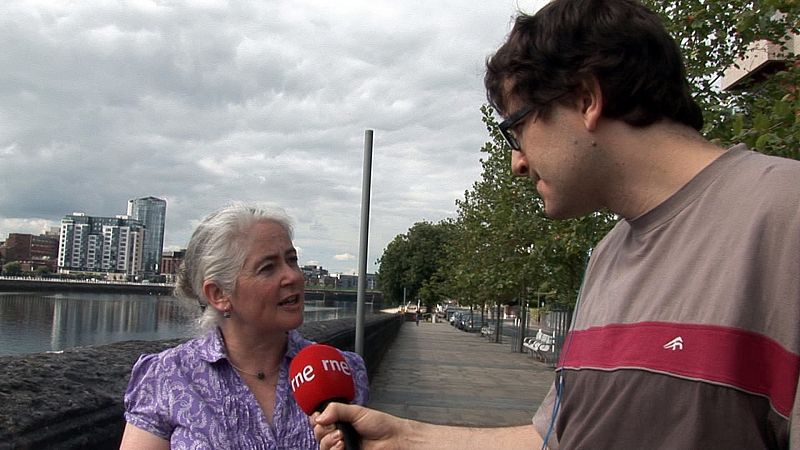 Sheila Deegan, portavoz de Limerick Ciudad de la Cultura, conversa con Álvaro Soto