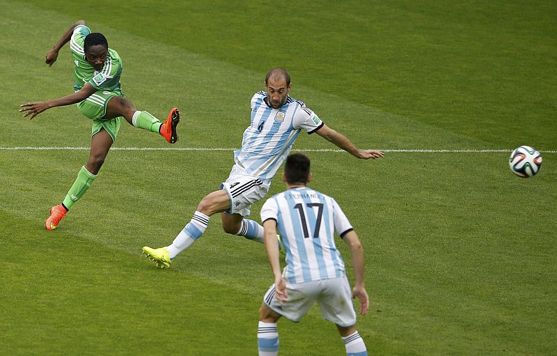 Momento en que el nigeriano Musa marca ante Argentina
