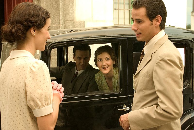 Imágenes de los capítulos 1 al 10 de 'Amar en tiempos revueltos'