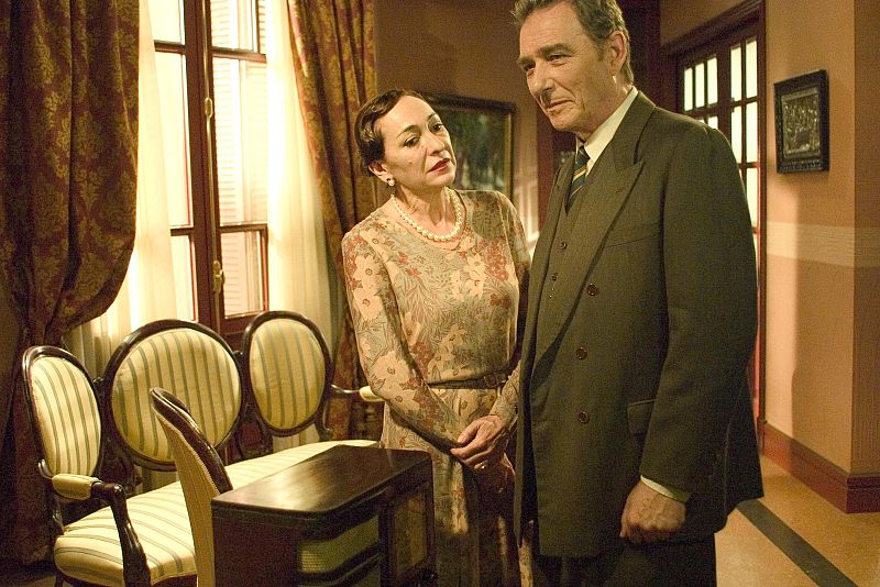 Imágenes de los capítulos 1 al 10 de 'Amar en tiempos revueltos'