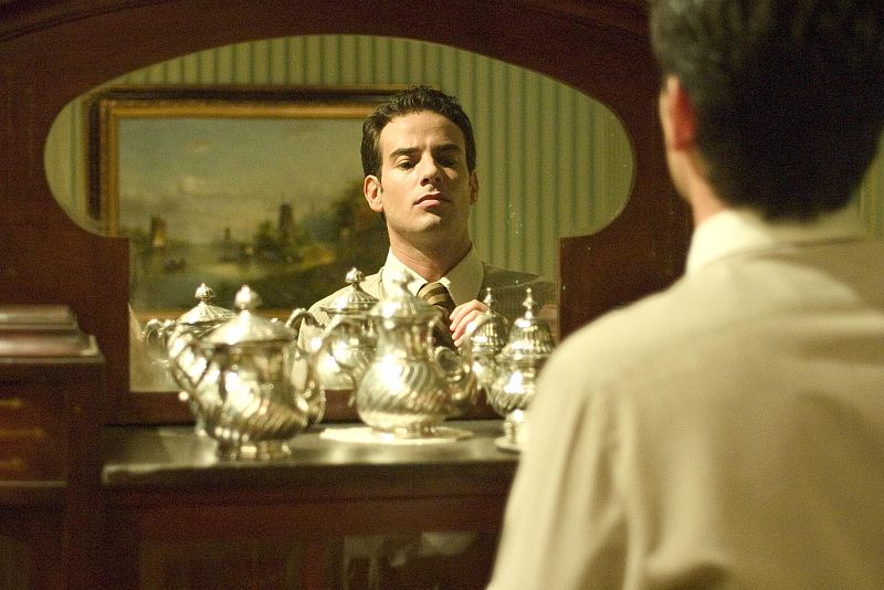 Imágenes de los capítulos 1 al 10 de 'Amar en tiempos revueltos'