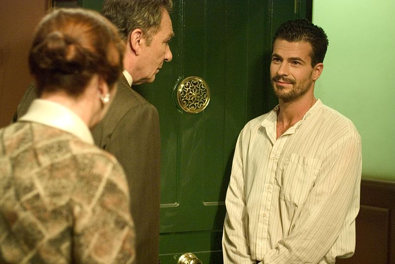 Imágenes de los capítulos 1 al 10 de 'Amar en tiempos revueltos'