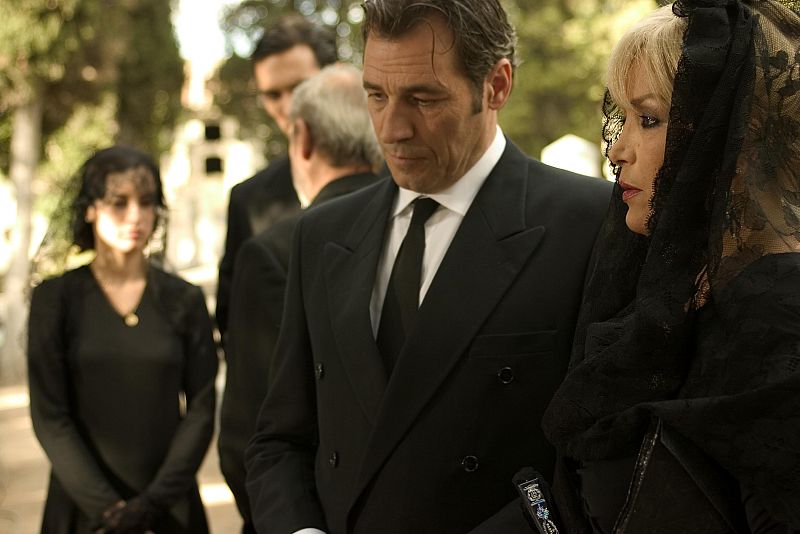 Imágenes de los capítulos 1 al 10 de 'Amar en tiempos revueltos'