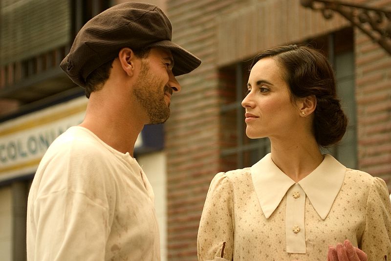 Imágenes de los capítulos 1 al 10 de 'Amar en tiempos revueltos'