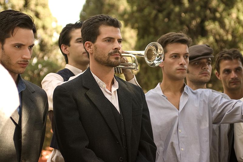 Imágenes de los capítulos 1 al 10 de 'Amar en tiempos revueltos'