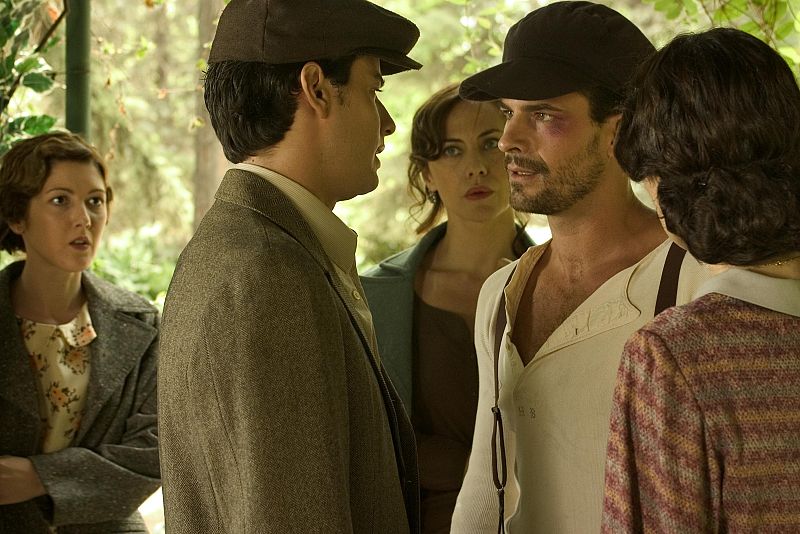 Imágenes de los capítulos 1 al 10 de 'Amar en tiempos revueltos'