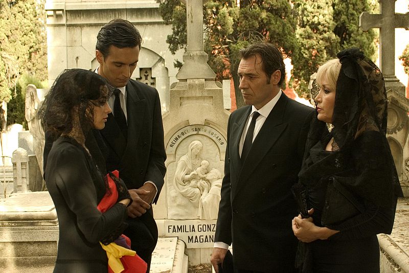 Imágenes de los capítulos 1 al 10 de 'Amar en tiempos revueltos'