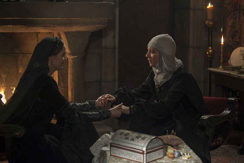 Isabel le cuenta a su madre que está embarazada...¡Por fin una buena noticia para los Reyes Católicos!