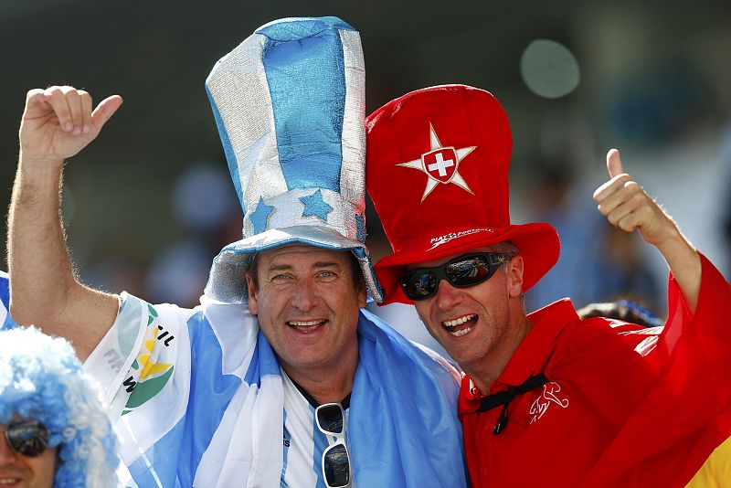 Los aficionados suizos y argentinos se llevan bien.