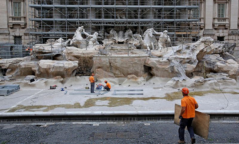 Proceso de restauración de la Fontana de Trevi en Roma