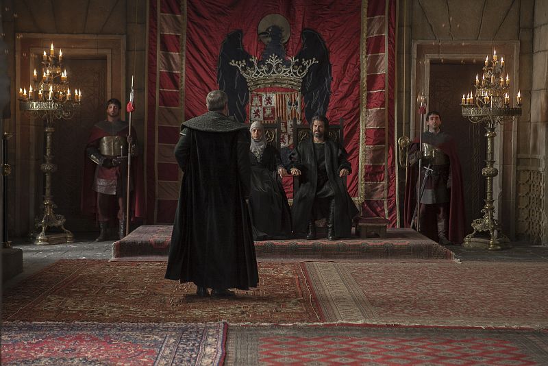 Fuensalida, a la vuelta de Flandes, les explica a los Reyes Católicos que Felipe es demasiado ambicioso y que su mujer vive bajo sus dictados y no atiende a razones. Su carácter se ha vuelto mudable e inestable