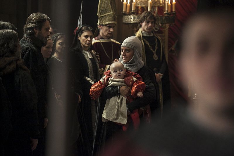 ...Aquí nació y aquí crecerá. Tan rey de Castilla va a ser como de Portugal. Es decisión tomada. Prometí a mi hija que cuidaría de él. Si algo le sucediera, Juana sería la sucesora, Debemos evitarlo por todos los medios"