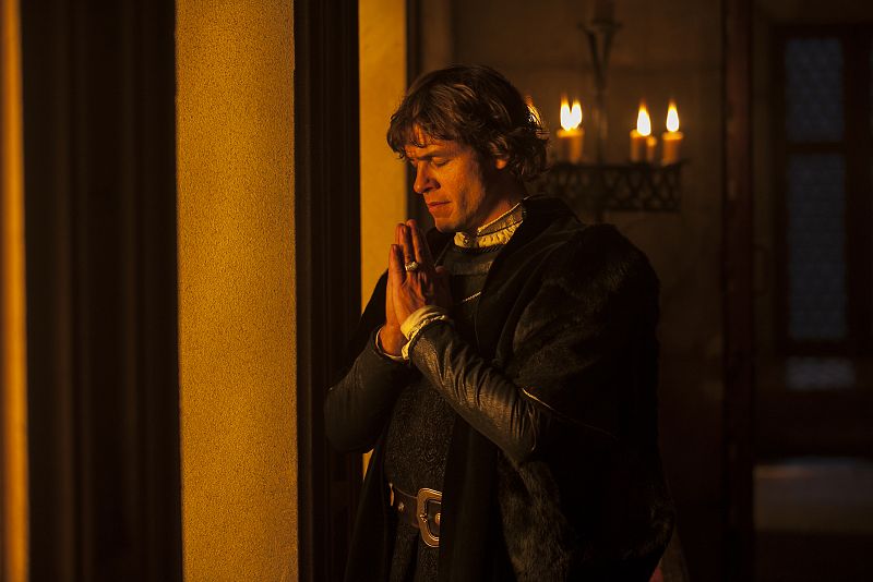 El niño, tras un parto largo y complicado, está bien. Se llamará Miguel de Paz. Pero...