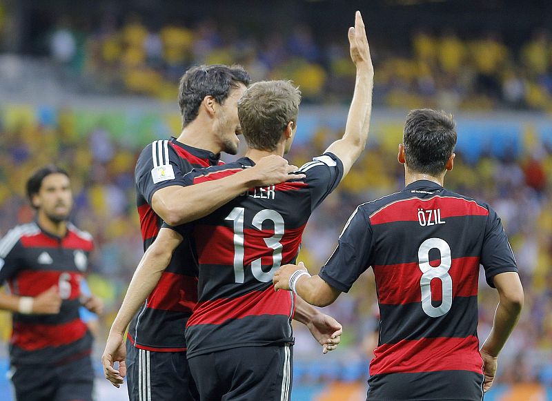 Los jugadores alemanes celebran uno de los goles.