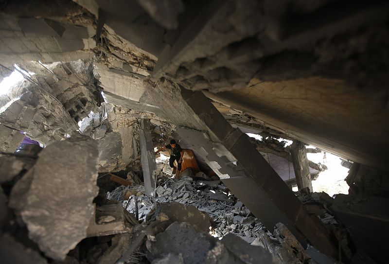 Restos de una casa destruida en el ataque áereo de Israel al norte de la Franja de Gaza.