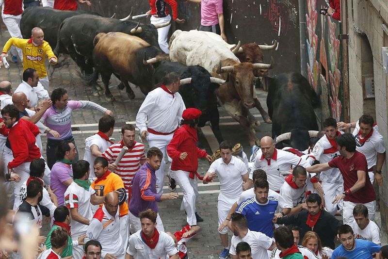 CUARTO ENCIERRO DE LOS SANFERMINES RÁPIDO, CON DOS CORNEADOS