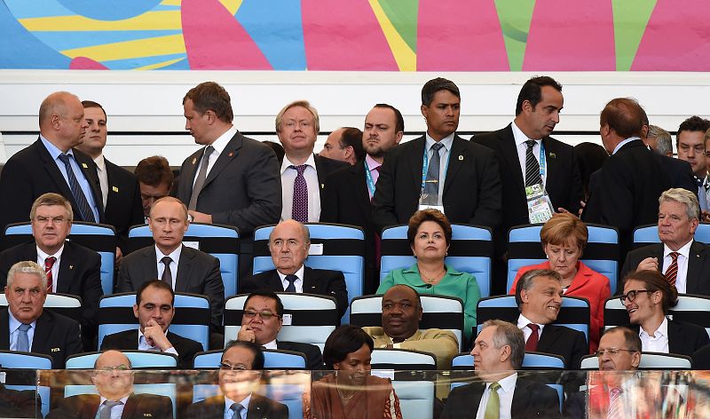 Palco de honor de Maracaná con Putin,. Blatter, Rousseff y Merkel.