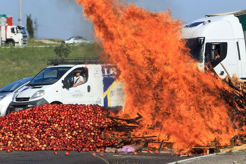 Protesta de agricultores franceses contra importaciones de fruta española