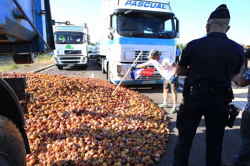 Protesta de agricultores franceses contra importaciones de fruta española