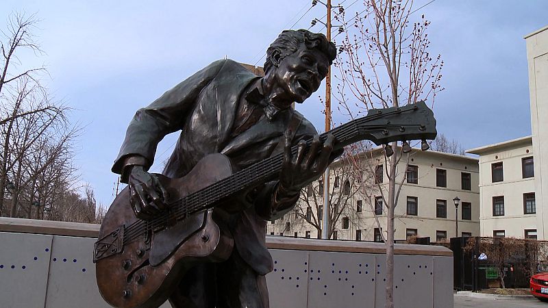 Estatua en honor a Chuck Berry