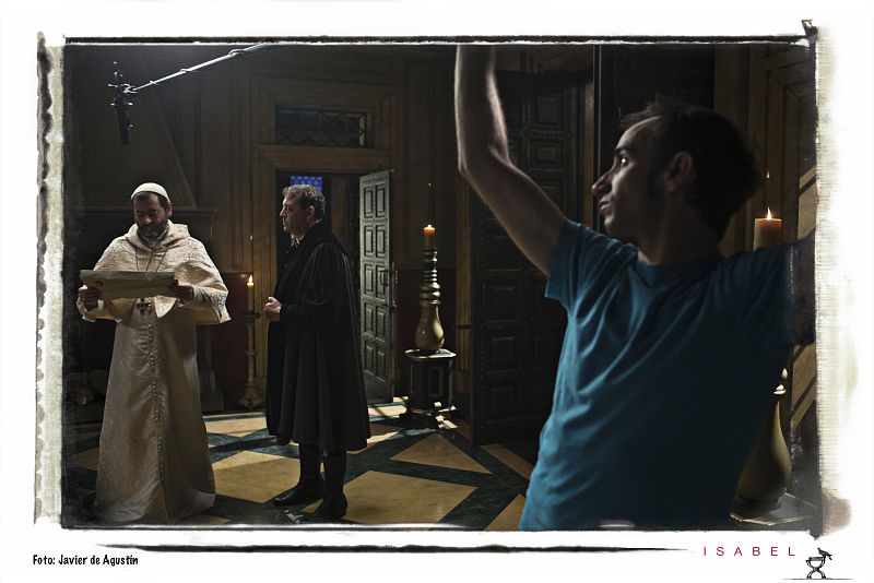 Los técnicos de sonido siguen los pasos de Jorge Bosch...¡hay que captar todas las palabras que pronuncia Alejandro VI!