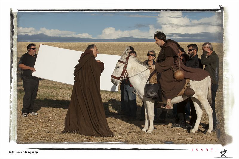 El equipo de luces también se desplaza a exteriores... ahora la cosa se pone más difícil porque como dice Jordi Frades, rodar con animales es siempre una cosa complicada