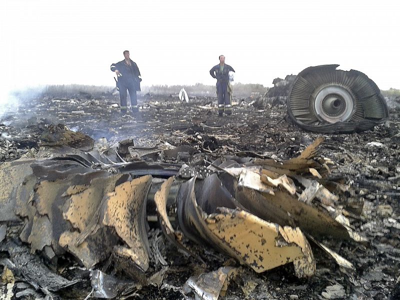 Emergencies Ministry members work at the site of a Malaysia Airlines Boeing 777 plane crash in the settlement of Grabovo in the Donetsk region