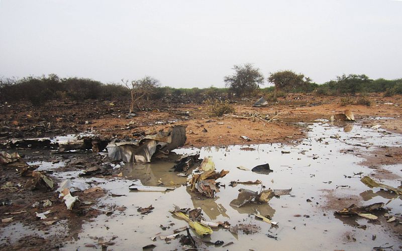 Los restos del avión siniestrado en Mali se encuentran diseminados en un terreno de unas nueve hectáreas en la región maliense de Gossi.