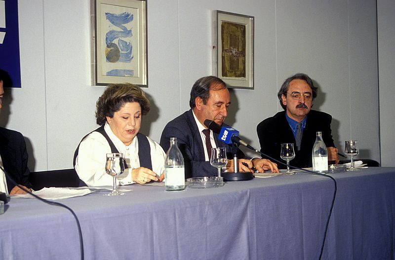 María Antonia Iglesias en una rueda de prensa en 1999