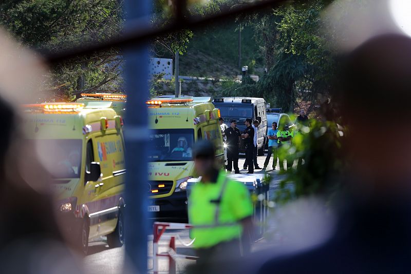 Una ambulancia traslada al religioso español con ébola desde la base de Torrejón al hospital Carlos III