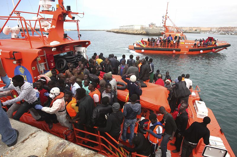 RESCATADOS DE AGUAS DEL ESTRECHO 227 INMIGRANTES QUE IBAN EN 23 PATERAS