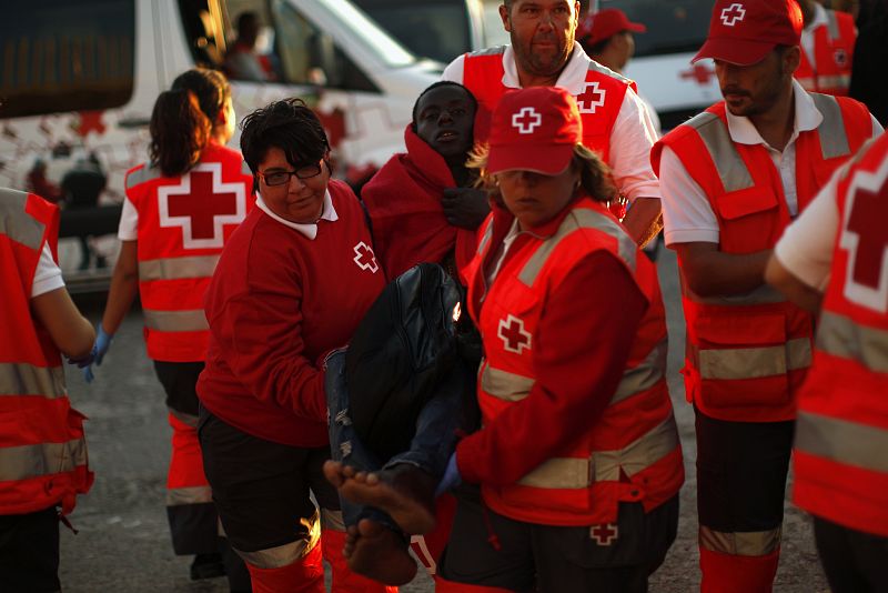 Este martes fueron rescatados en el Estrecho 920 personas en 94 pateras