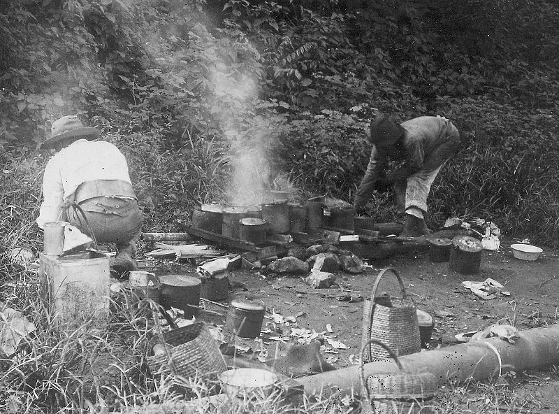 Cocinando para los trabajadores del Canal (1907)