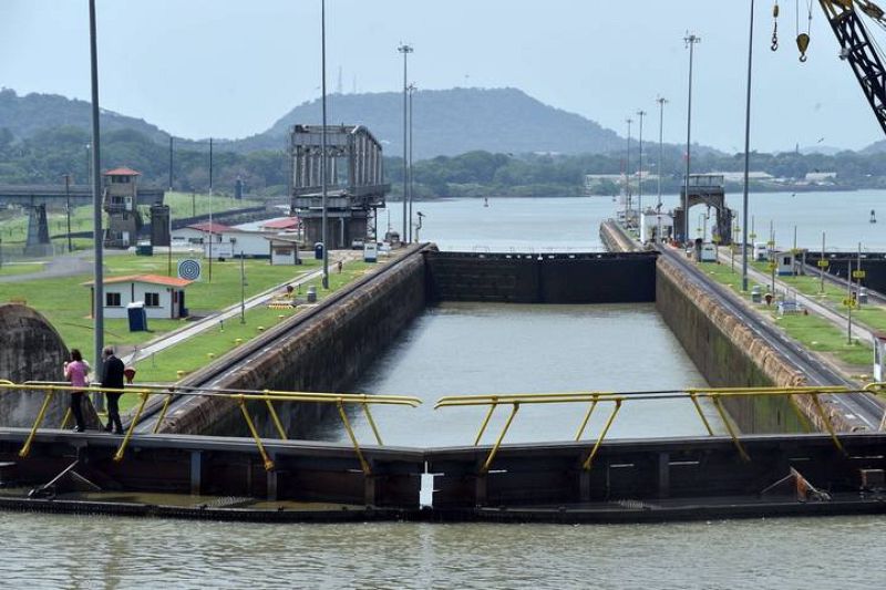 Vista parcial de las esclusas de Miraflores