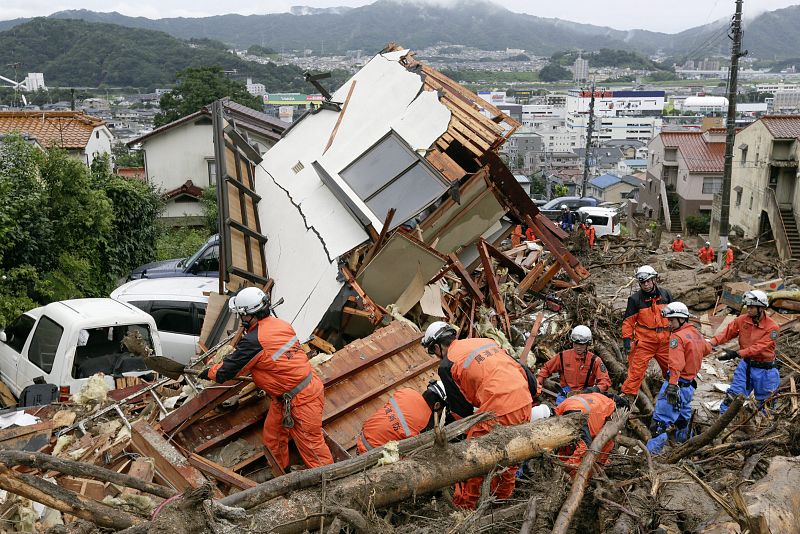 Las inundaciones han provocado graves destrozos en el oeste de japón