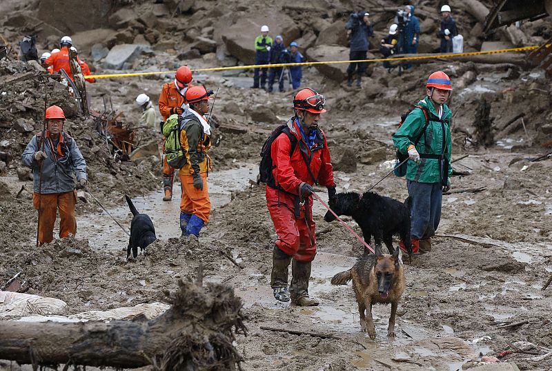 Unos 3.000 bomberos, policías y militares forman el dispositivo de rescate