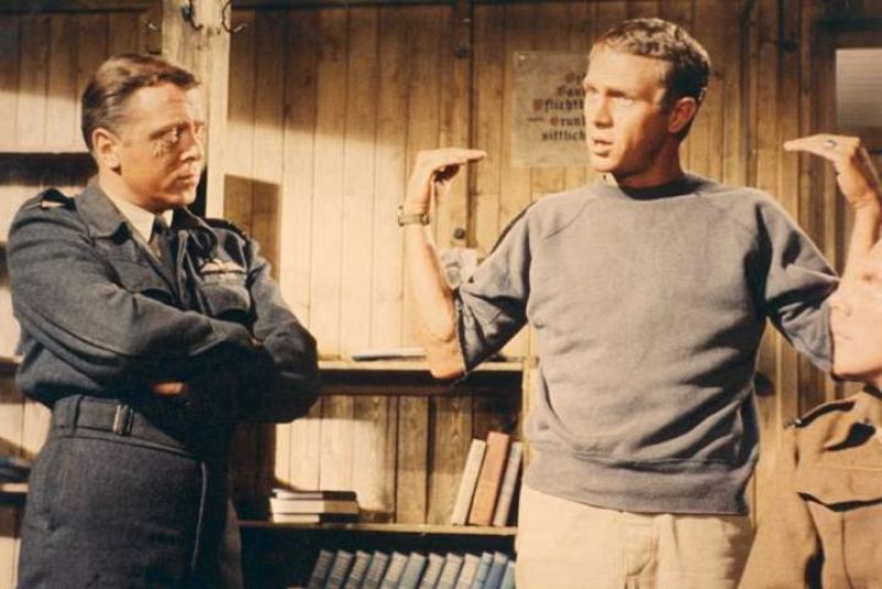 Junto a Steve McQueen en la célebre 'La gran evasión' (1963),