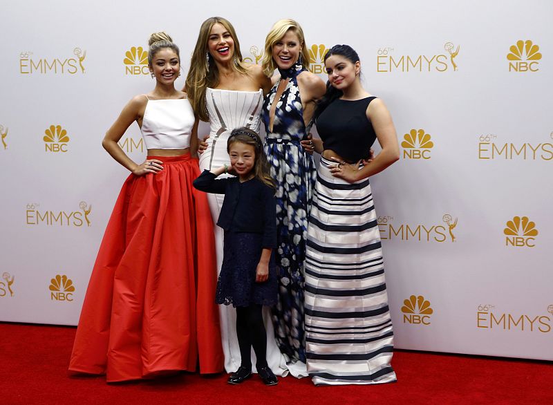El reparto femenino de 'Modern Family', mejor comedia, posa a su llegada al Teatro Nokia